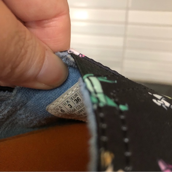 Bob’s for Dogs women’s slip ons - Picture 10 of 10